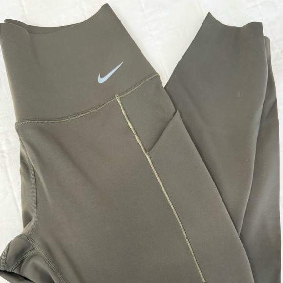 Women’s Nike Dri-Fit leggings, Size Medium, like new - Picture 2 of 12
